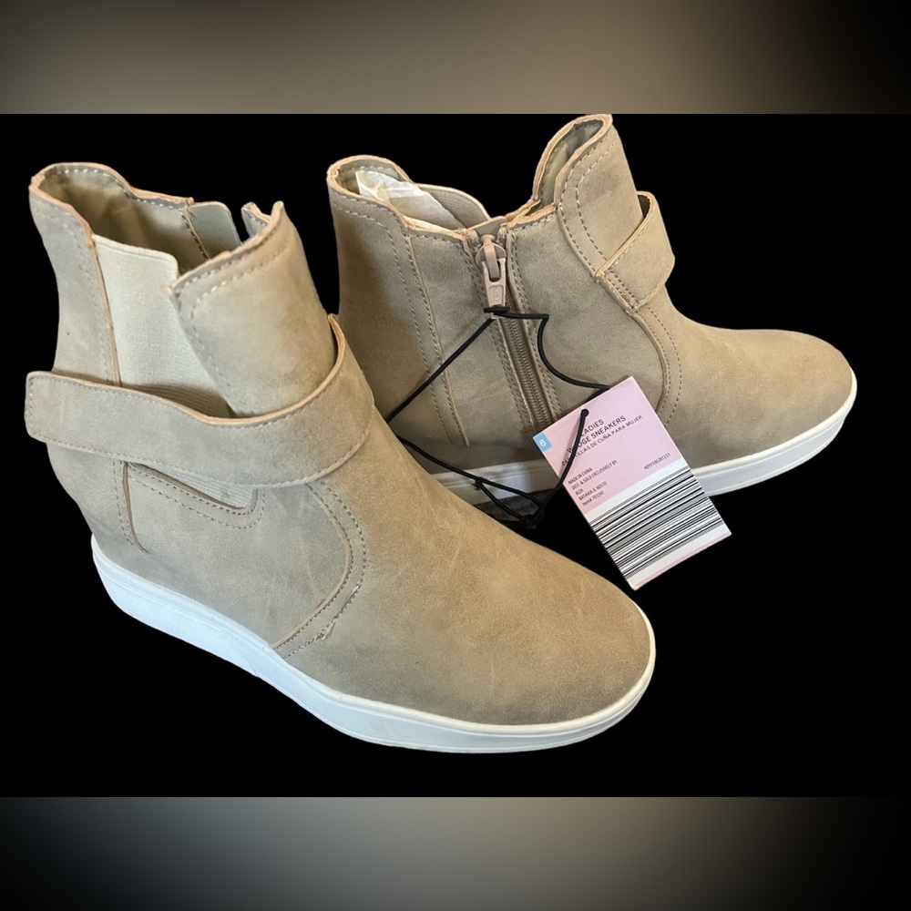 New with tags Sierra stacked sneaker/ casual shoe tan size 8